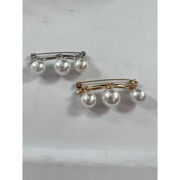 Set of 2 Gold Tone & Silver Tone Pearl Pins/Brooches. Gold & Silver. - Picture 1 of 6